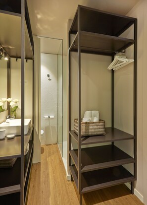 Camera familiare | Materassi Select Comfort, una cassaforte in camera, insonorizzazione