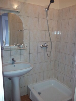 Doppel- oder Zweibettzimmer (Special Offer) | Badezimmer