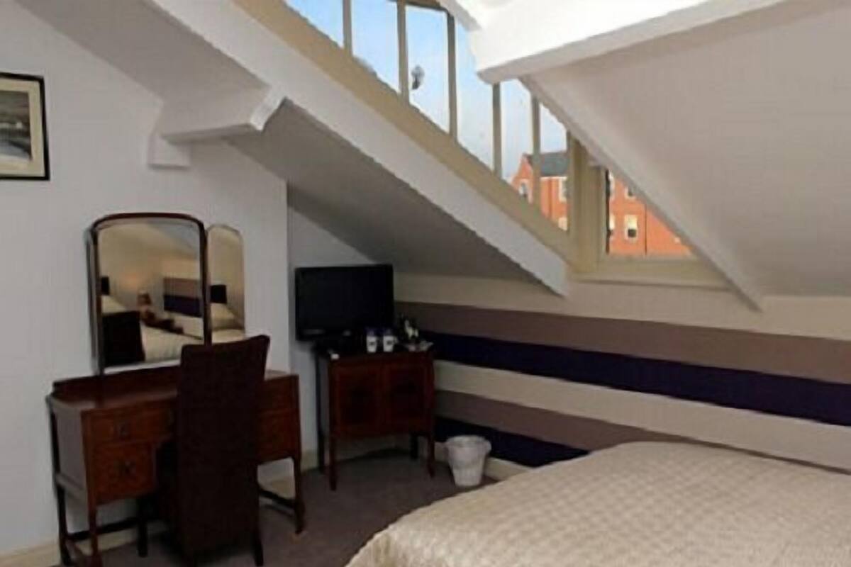Habitación doble (Attic Room - sloping ceiling)