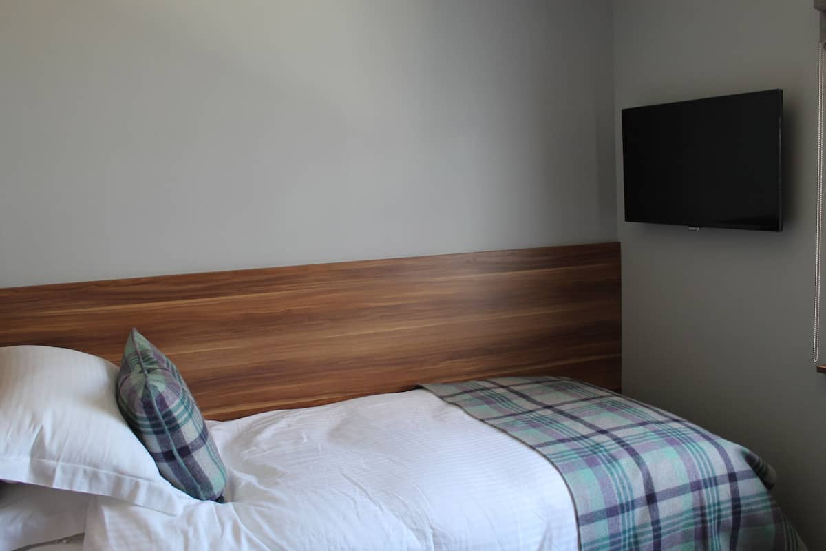 Single Room, 1 Single Bed | Hypo-allergenic bedding, Select Comfort beds, desk, blackout curtains