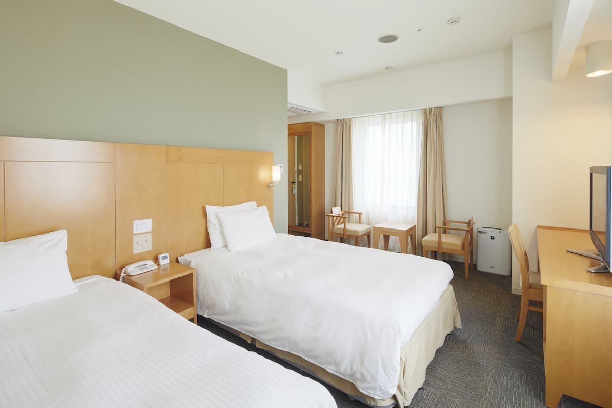 Hypo-allergenic bedding, down duvets, desk, blackout curtains