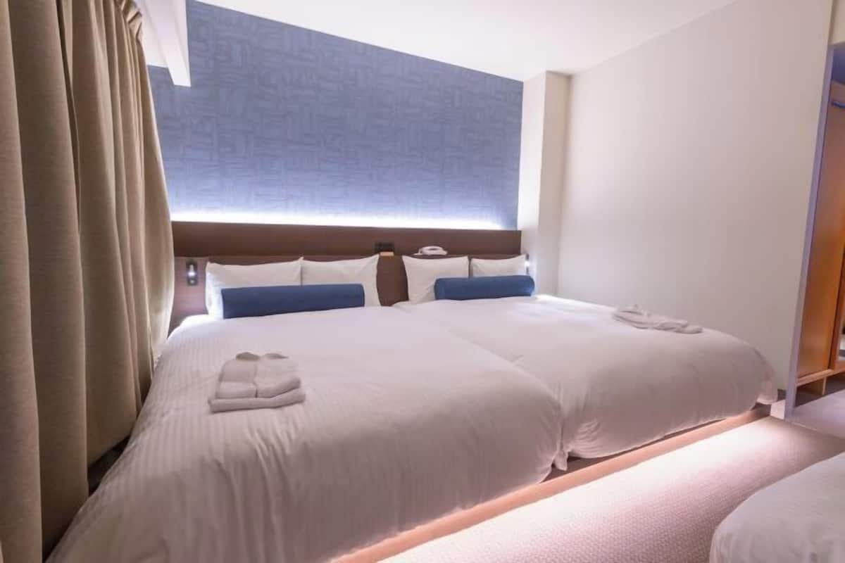 Hypo-allergenic bedding, down duvets, desk, blackout curtains