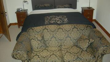 Superior Double Room, Ensuite | 1 bedroom, individually furnished, desk, free WiFi