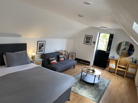 Habitación doble, baño privado (The Broadside Room) | 1 dormitorio, tabla de planchar con plancha, wifi gratis