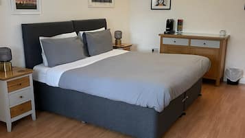 Double or Twin Room, Ensuite (The Regatta)