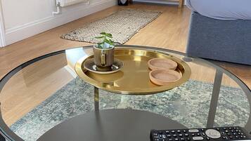 Double Room, Ensuite (The Broadside Room) | 1 bedroom, iron/ironing board, free WiFi