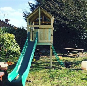 Área de juegos infantiles al aire libre