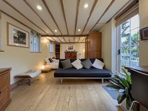 Deluxe-Suite, mit Bad, Blick auf den Innenhof (Courtyard Mini Suite)