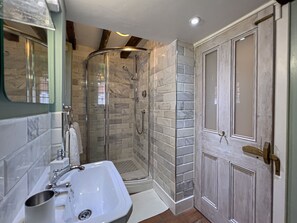 ห้องดีลักซ์สวีท, ห้องน้ำในตัว, วิวสวนหย่อม (Courtyard Mini Suite) | ห้องน้ำ