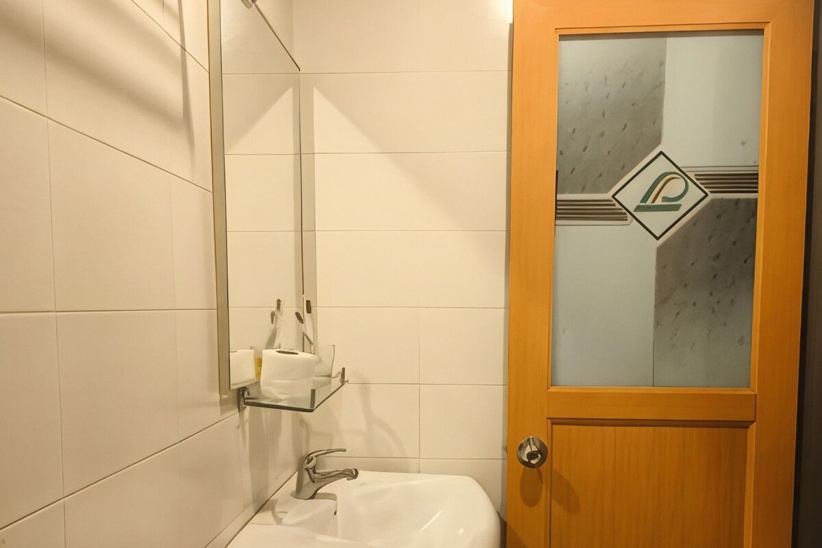 Bathroom | Shower, hair dryer (on request), towels
