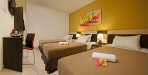 Superior Triple Room | In-room safe, iron/ironing board, bed sheets - Leo Express Hotel (Kuala Lumpur)