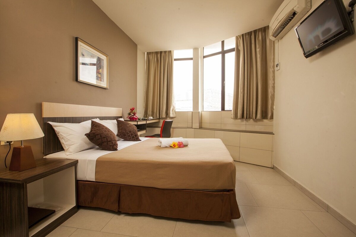 In-room safe, iron/ironing board (on request), bed sheets