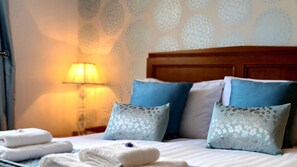 Habitación triple, baño en la habitación (King + Sofa Bed)