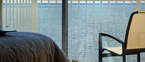 Värdeförvaringsskåp på rummet och strykjärn/strykbräda