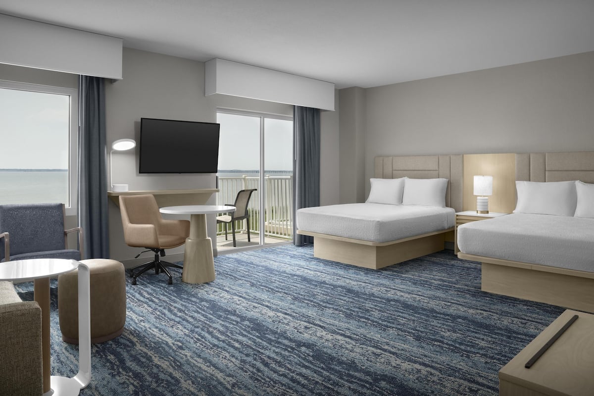 Studio Two Queen Bayfront | In-room safe, iron/ironing board, cribs (free), WiFi (free)