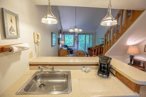 Refrigerador, microondas, placa de cocina, lavavajillas