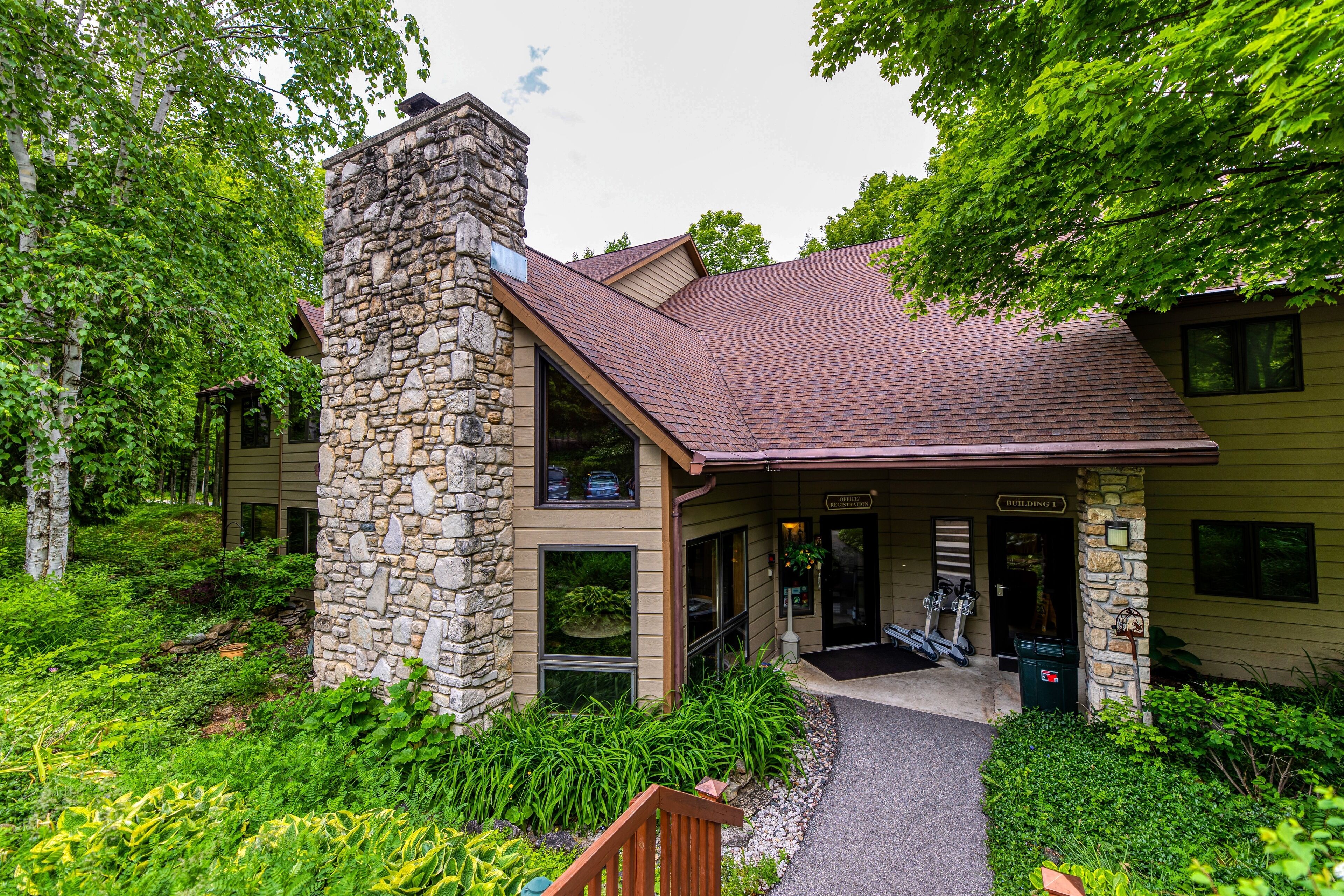 Vista frontal de la propiedad