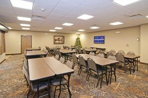 Meeting facility - The Watford (Watford City)