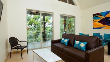 Loftsrom, 2 soverom (2 Bathroom) | Oppholdsrom | TV