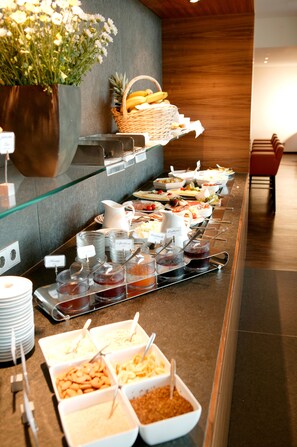 إفطار مقابل رسوم