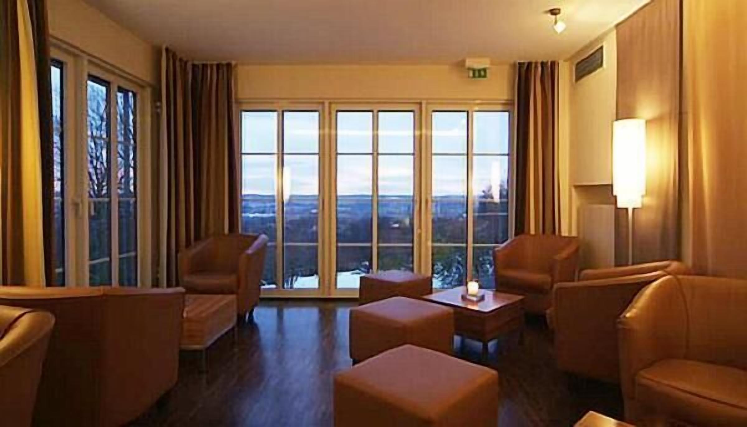 تلفزيون بشاشة مسطحة