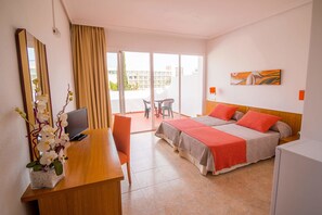 In-room safe, desk, laptop workspace, blackout curtains - Hostal Los Pinos (Santa Eulalia del Rio)