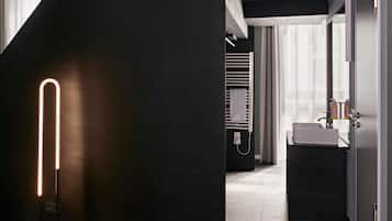 Superior-dobbeltværelse | Badeværelse | Bruser, designertoiletartikler, hårtørrer, håndklæder