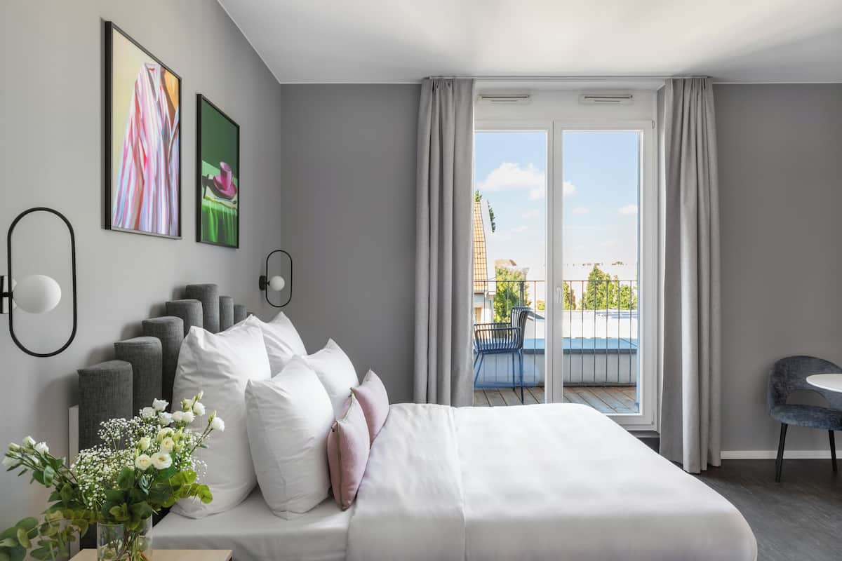Medium Studio, Kitchenette, Balcony