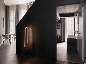 Extra Large Studio, Kitchenette - Loft | Living area | 34-inch Smart TV with digital channels - Numa Berlin Boxer (Berlin)