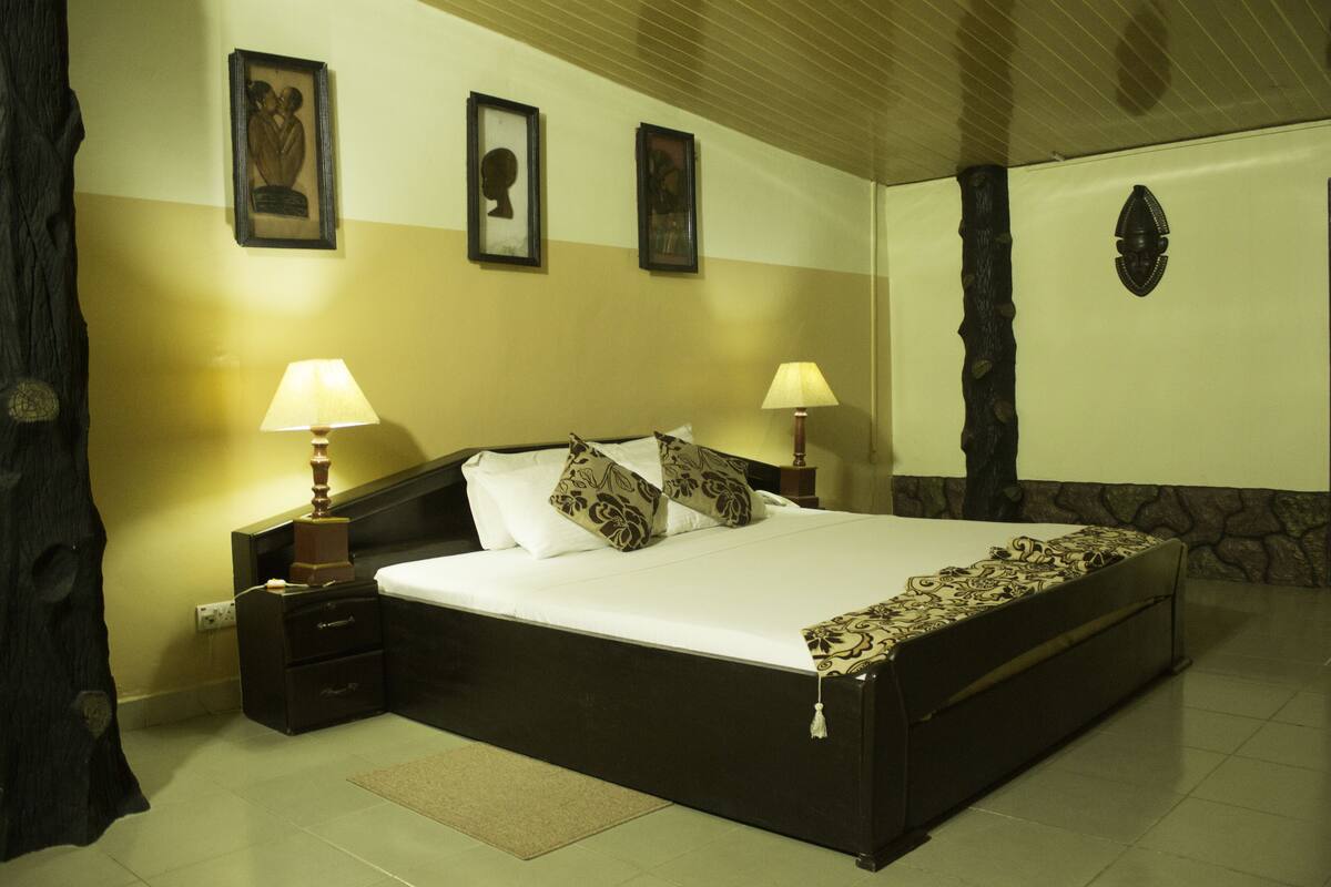 Caja de seguridad en la habitación y decoración personalizada