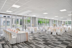 Pernikahan indoor