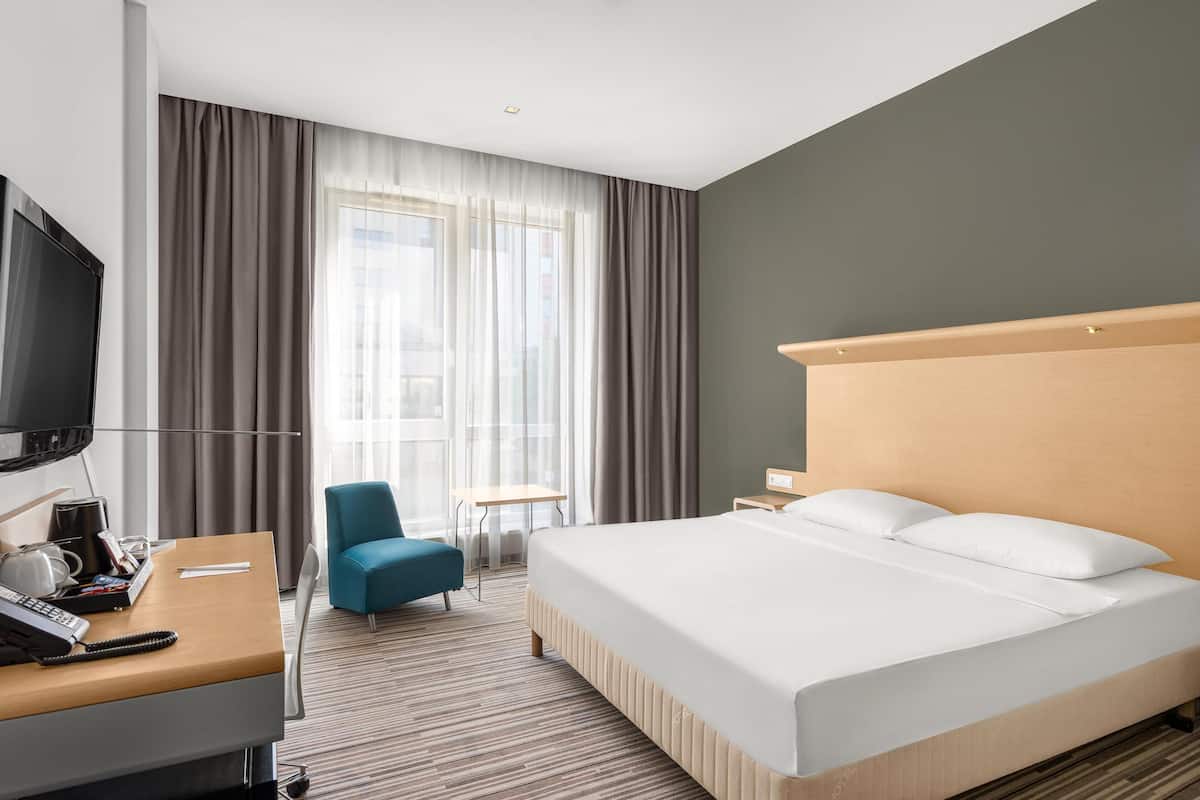 Standard Room | 1 bedroom, in-room safe, desk, laptop workspace