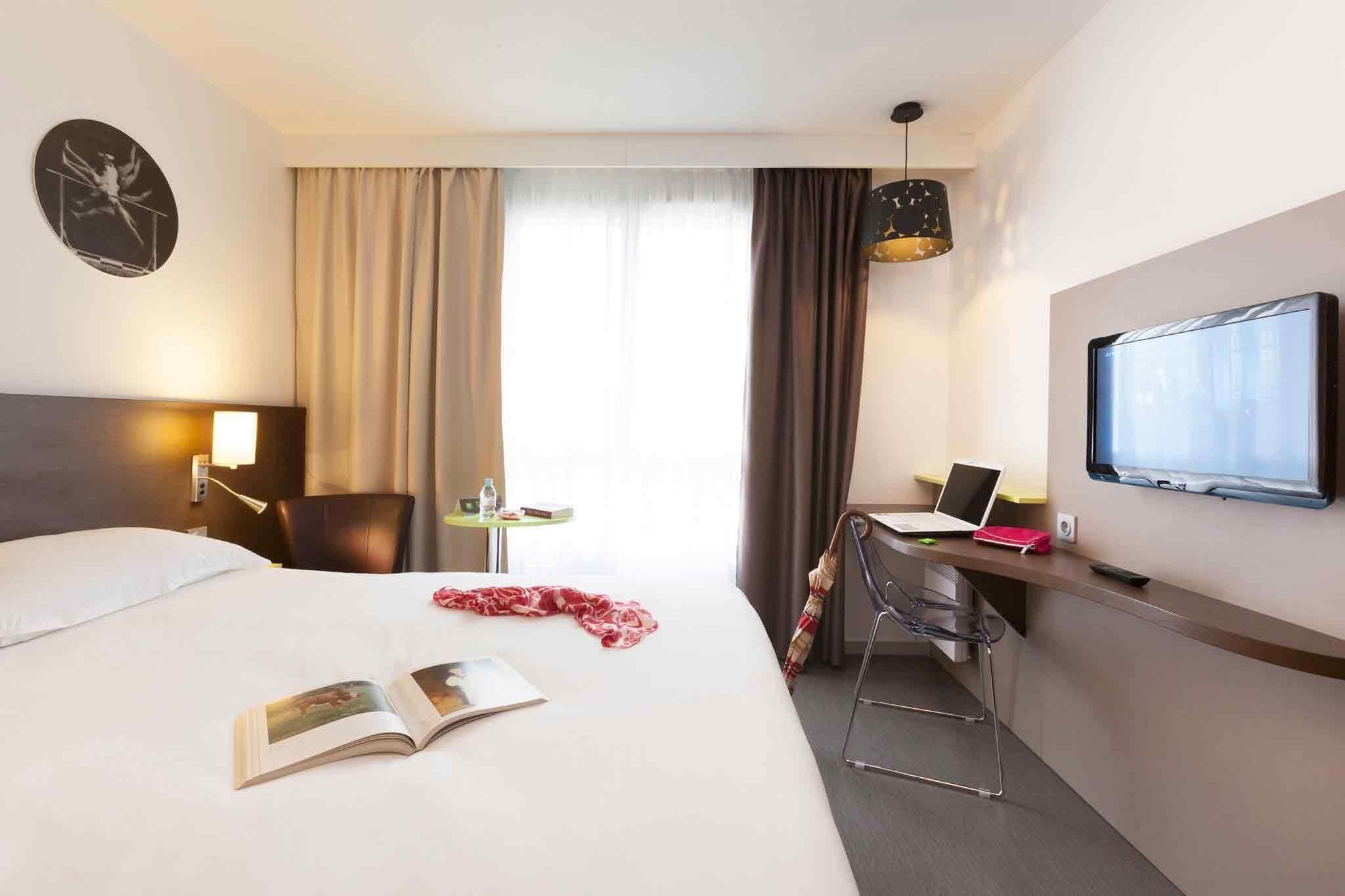 In-room safe, desk, blackout drapes, soundproofing