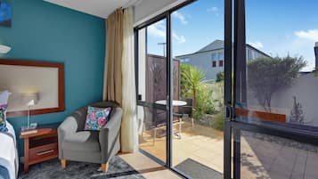 Studio | Living area | 32-inch Smart TV with digital channels, Netflix, books