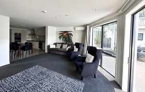 Phòng Suite Executive, 1 phòng ngủ | Bộ đồ giường cao cấp, bàn, khu vực làm việc phù hợp cho laptop 