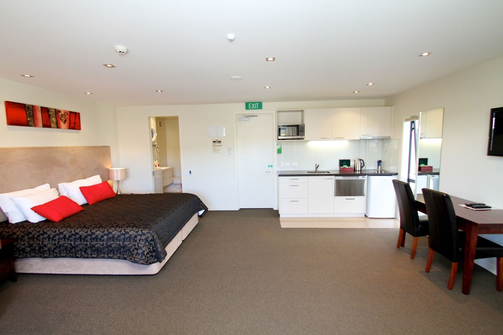 Sängtillbehör av högsta kvalitet, skrivbord och arbetsyta för laptop