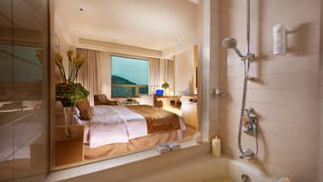 In-room safe, free WiFi, bed sheets