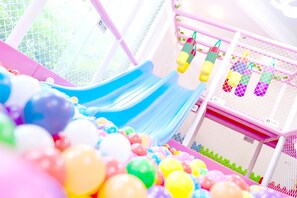 Tempat bermain anak – indoor