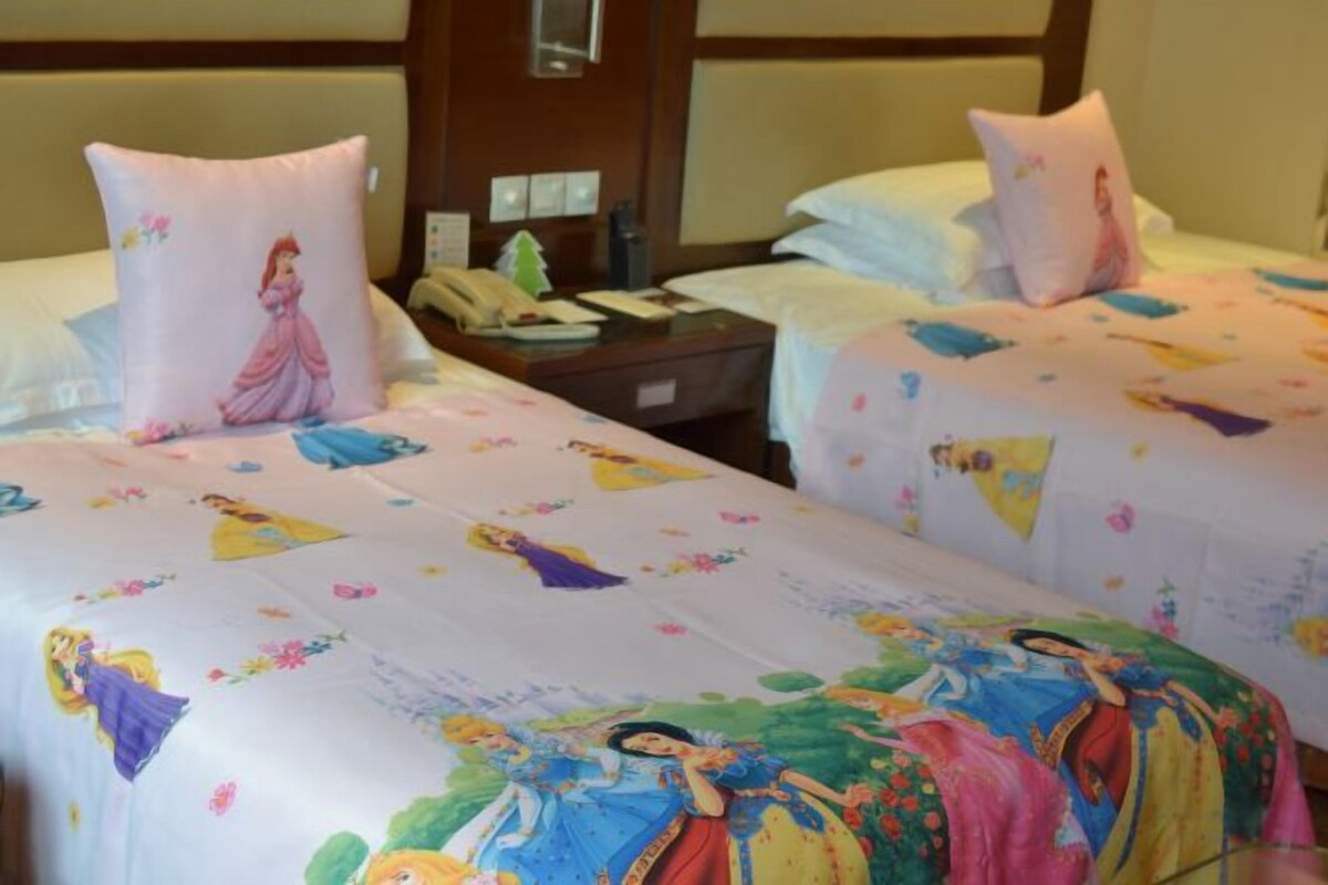 In-room safe, free WiFi, bed sheets