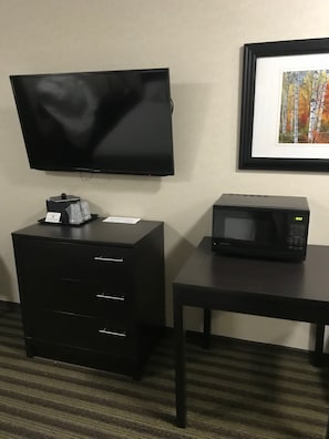 Desk, laptop workspace, iron/ironing board, free WiFi