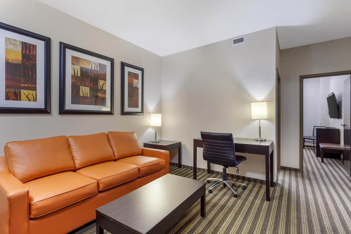 Executive Suite, 1 King Bed, Non Smoking | Desk, laptop workspace, iron/ironing board, WiFi (free)