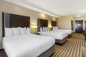 Family Suite , 3 Queen Beds, Non Smoking