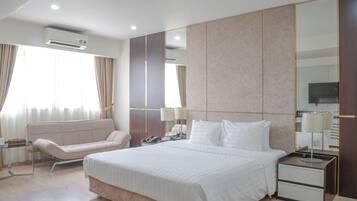 Deluxe Double Room (with Window) | Free minibar items, in-room safe, desk, laptop workspace