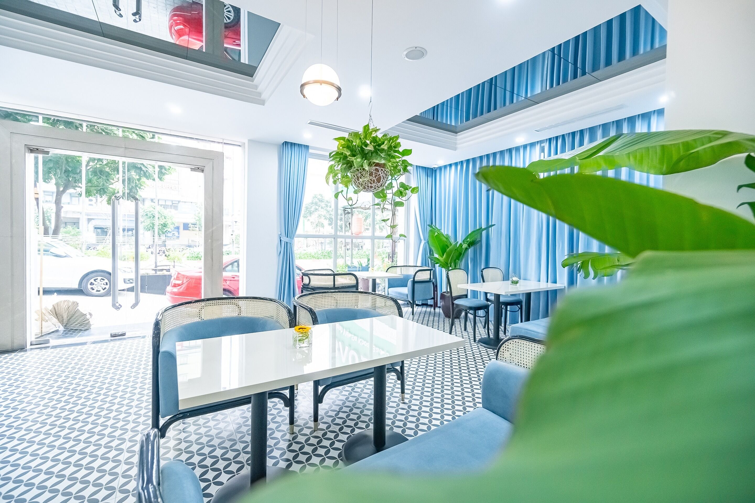 2 restaurants, breakfast, lunch served; Vietnamese cuisine