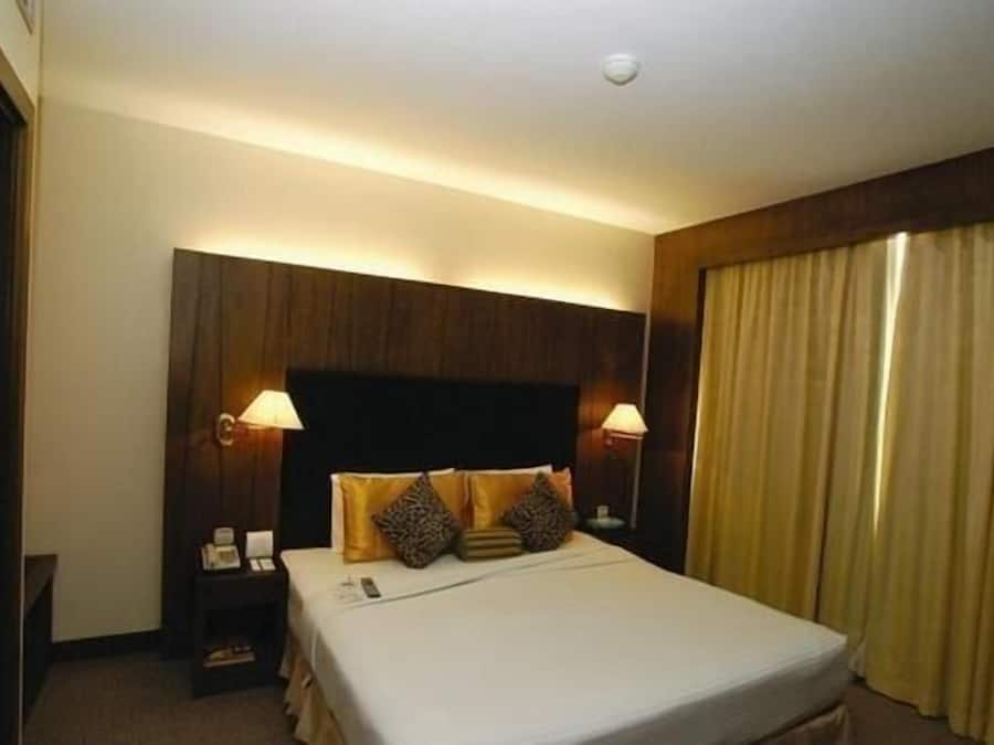 Minibar, wifi gratis y ropa de cama