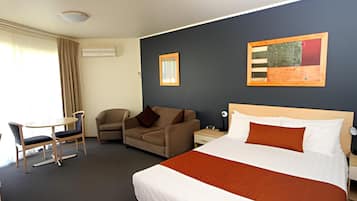 1 habitación, tabla de planchar con plancha, wifi gratis y ropa de cama