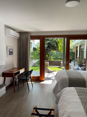 Junior Double Room | In-room safe, desk, laptop workspace, iron/ironing board - Hotel Residencia Del Sol (Guatemala City)