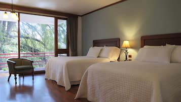 Standard-Doppelzimmer | Zimmersafe, Schreibtisch, laptopgeeigneter Arbeitsplatz