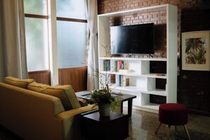 Studio Suite, 2 Bedrooms | Living room | 52-inch flat-screen TV with digital channels, streaming services - Hotel Residencia Del Sol (Guatemala City)