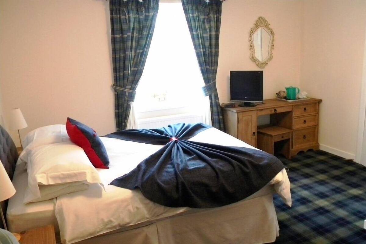 Desk, iron/ironing board, free cots/infant beds, WiFi